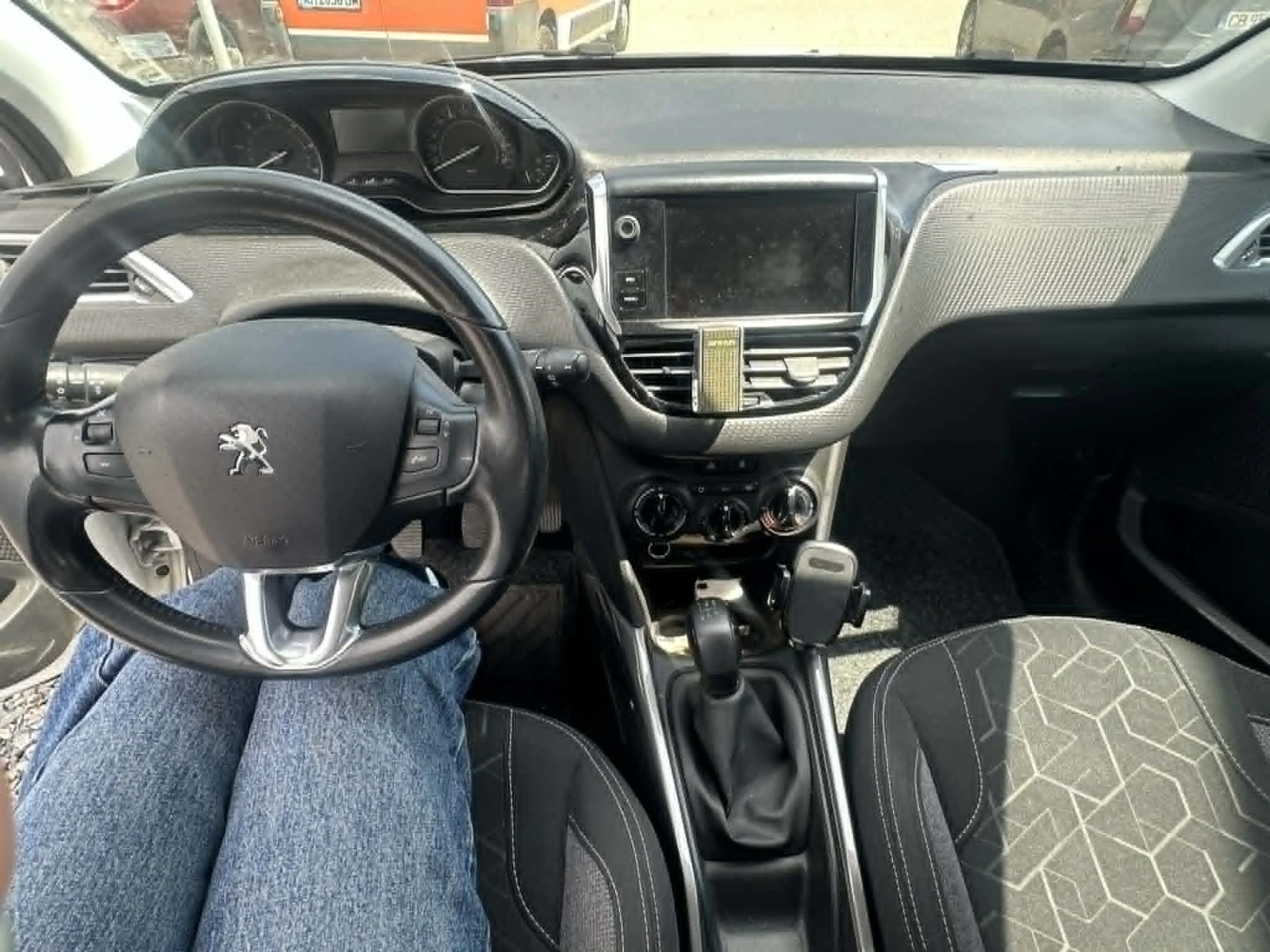 Peugeot 2008 1.5, снимка 10 - Автомобили и джипове - 54357957