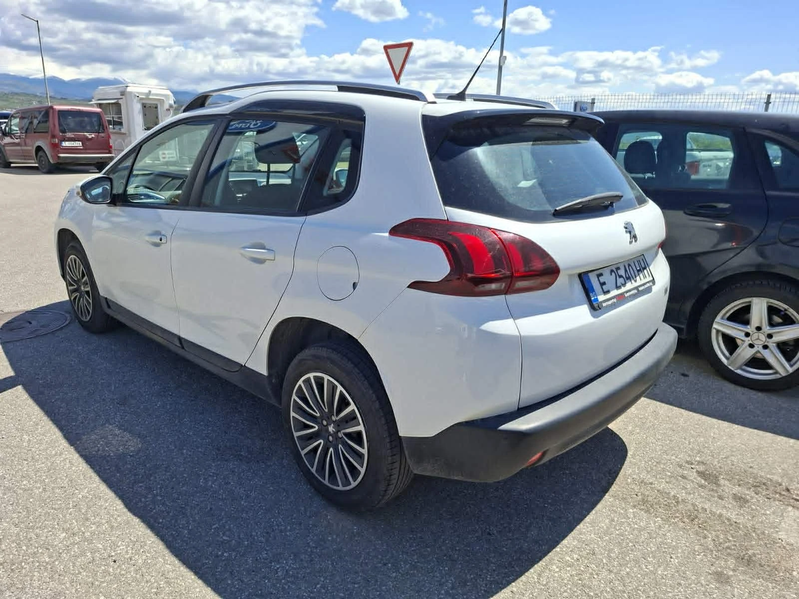 Peugeot 2008 1.5, снимка 7 - Автомобили и джипове - 54357957