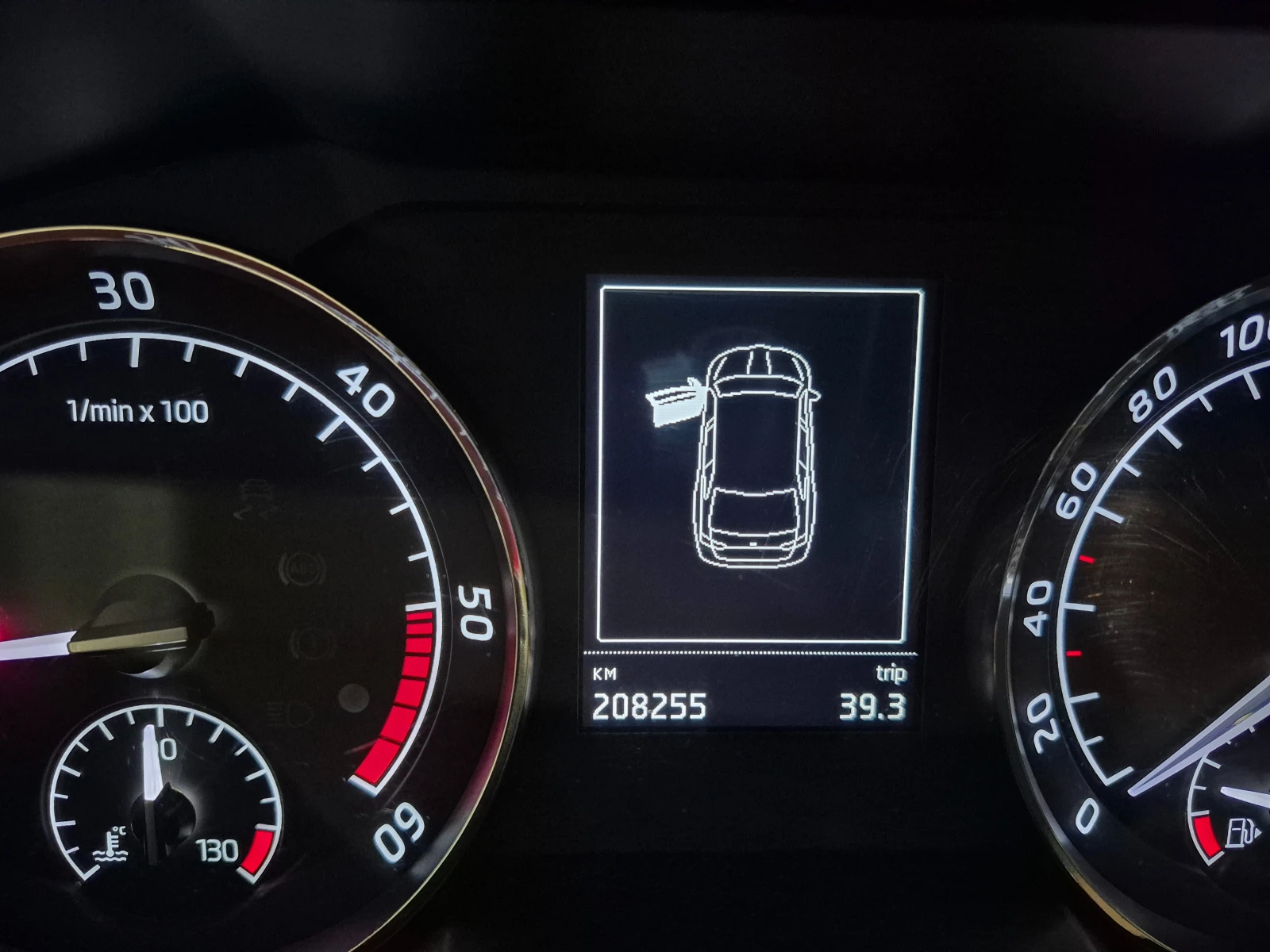 Skoda Superb 1.6 TDI AVTOMAT/NAVI EURO 6, снимка 15 - Автомобили и джипове - 54894713