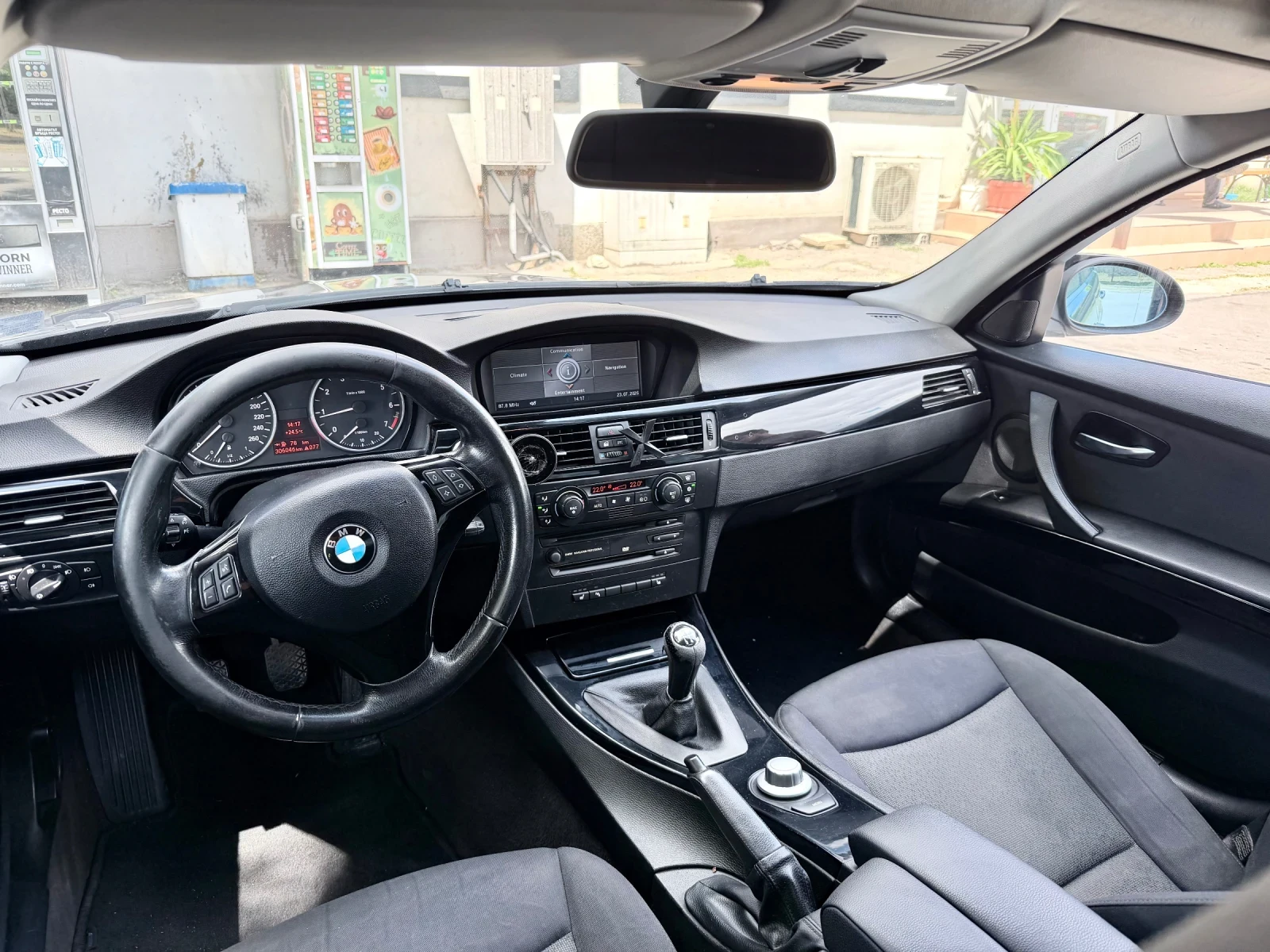 BMW 320, снимка 6 - Автомобили и джипове - 55408549