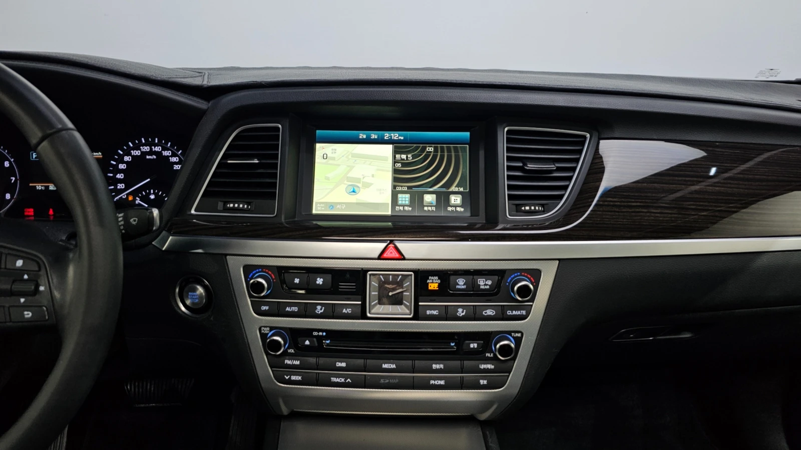 Genesis G80 LUXURY 3.3 GDi* ПОДГРЕВ ВОЛАН/СЕДАЛКИ, снимка 10 - Автомобили и джипове - 55648267