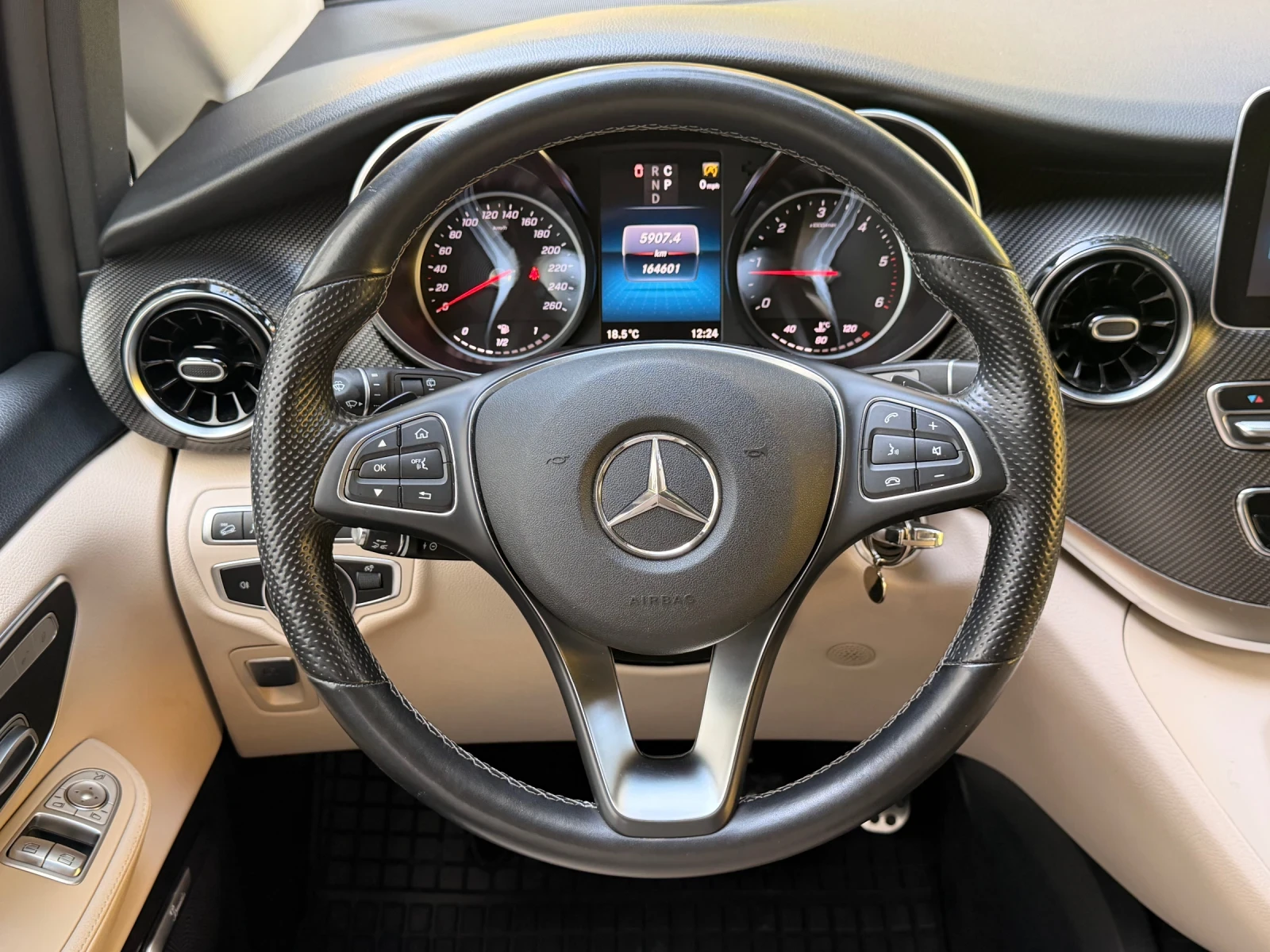 Mercedes-Benz V 300 AMG OPTIC / 4-MATIC / 360 КАМЕРИ, снимка 13 - Автомобили и джипове - 56410349