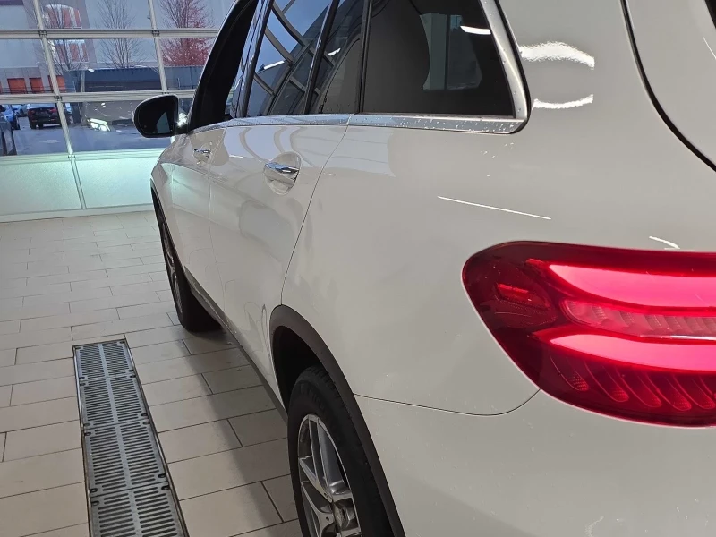 Mercedes-Benz GLC 300 AMG-line* Камера* Blind spot* Пано* Подгрев, снимка 6 - Автомобили и джипове - 52357136