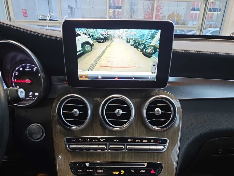 Mercedes-Benz GLC 300 AMG-line* Камера* Blind spot* Пано* Подгрев, снимка 9 - Автомобили и джипове - 52357136