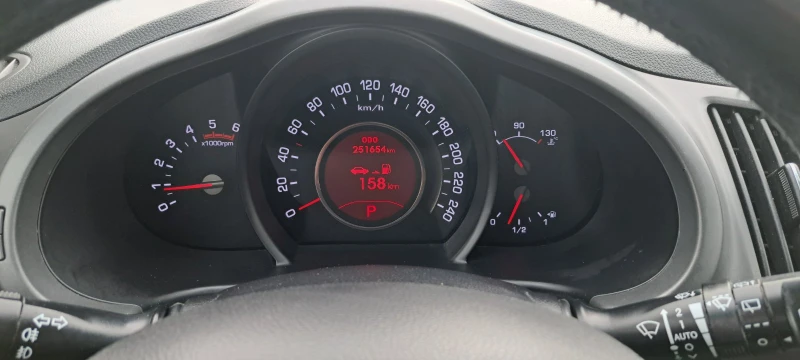 Kia Sportage 2.0 CRDI 4X4 АВТОМАТ, КОЖА, НАВИ, ПОДГРЕВ, снимка 11 - Автомобили и джипове - 53479143