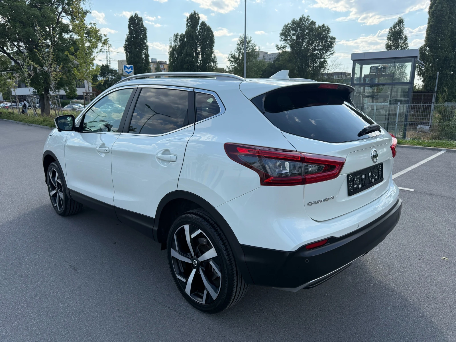 Nissan Qashqai 1.6dci* FACELIFT* FULL*  - изображение 6