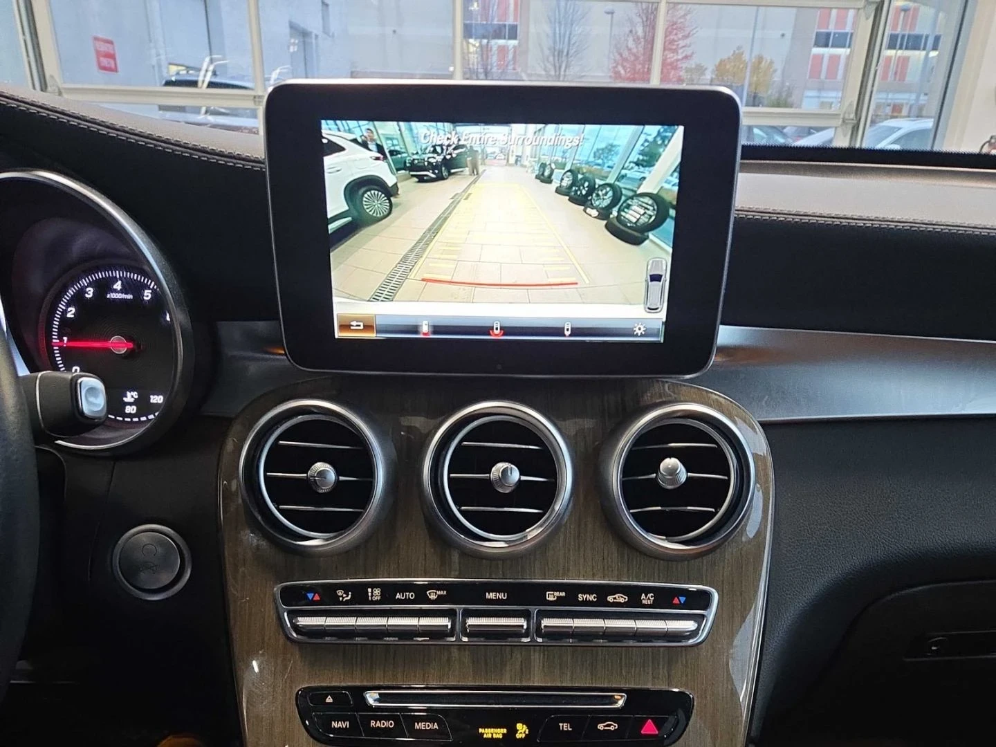 Mercedes-Benz GLC 300 AMG-line* Камера* Blind spot* Пано* Подгрев - изображение 9