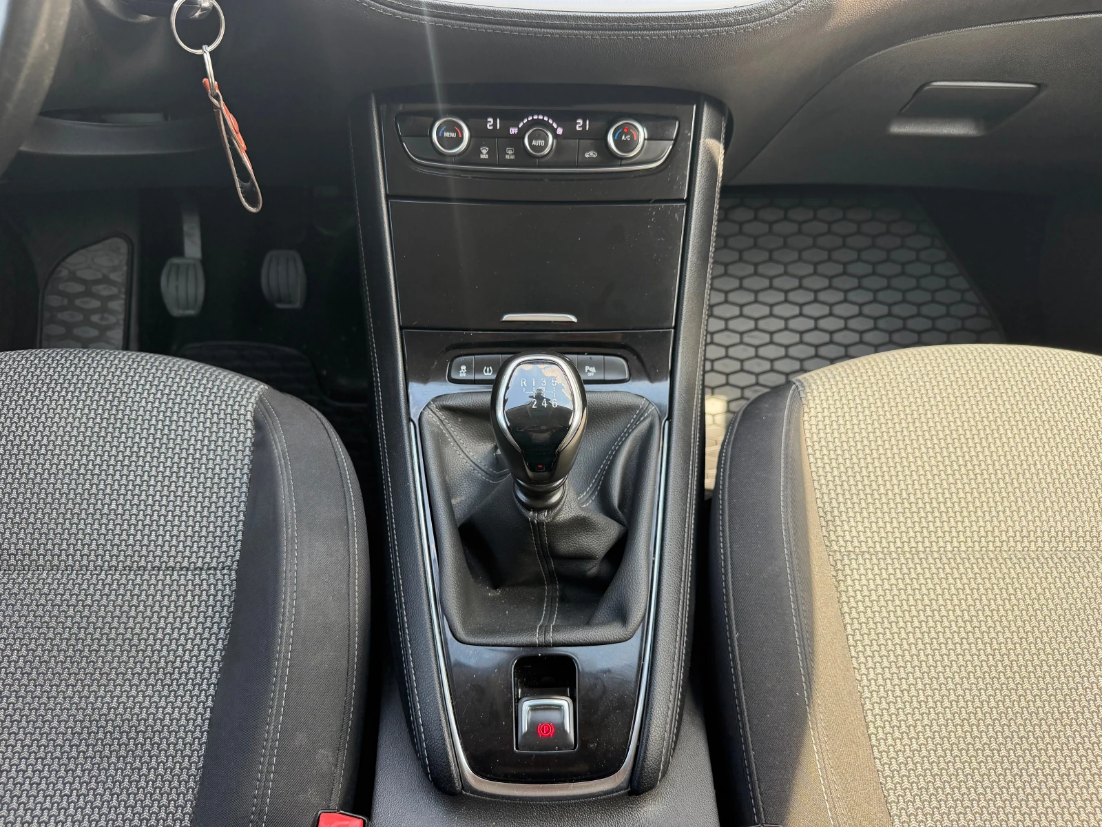 Opel Grandland X 1.6HDi 120/E6, снимка 14 - Автомобили и джипове - 53417067