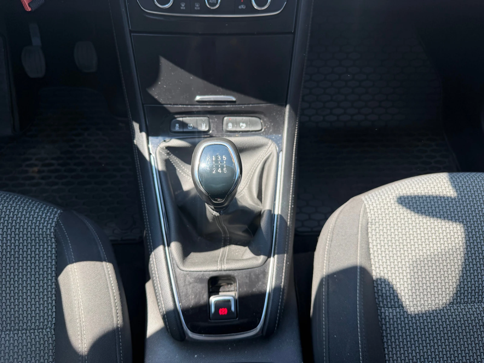 Opel Grandland X 1.6HDi 120/E6, снимка 13 - Автомобили и джипове - 53417067