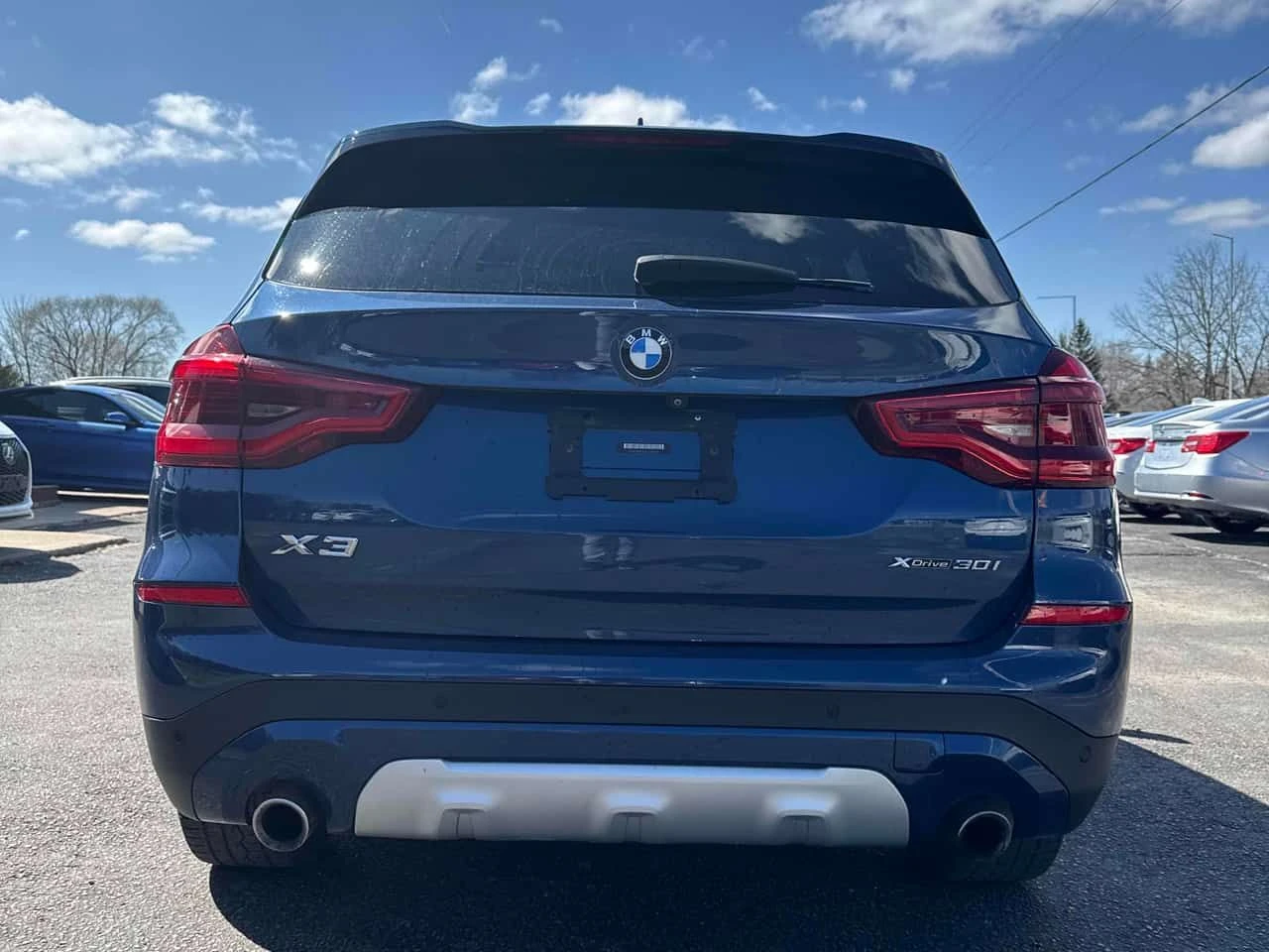 BMW X3 ПАНОРАМА| ПОДГРЕВ| КЛИП НА МОТОРА| СЕРВИЗНА КНИЖКА, снимка 5 - Автомобили и джипове - 54366684