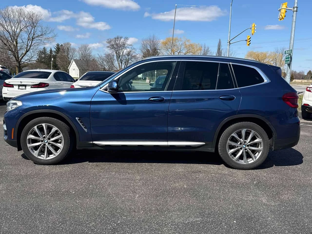 BMW X3 ПАНОРАМА| ПОДГРЕВ| КЛИП НА МОТОРА| СЕРВИЗНА КНИЖКА, снимка 3 - Автомобили и джипове - 54366684