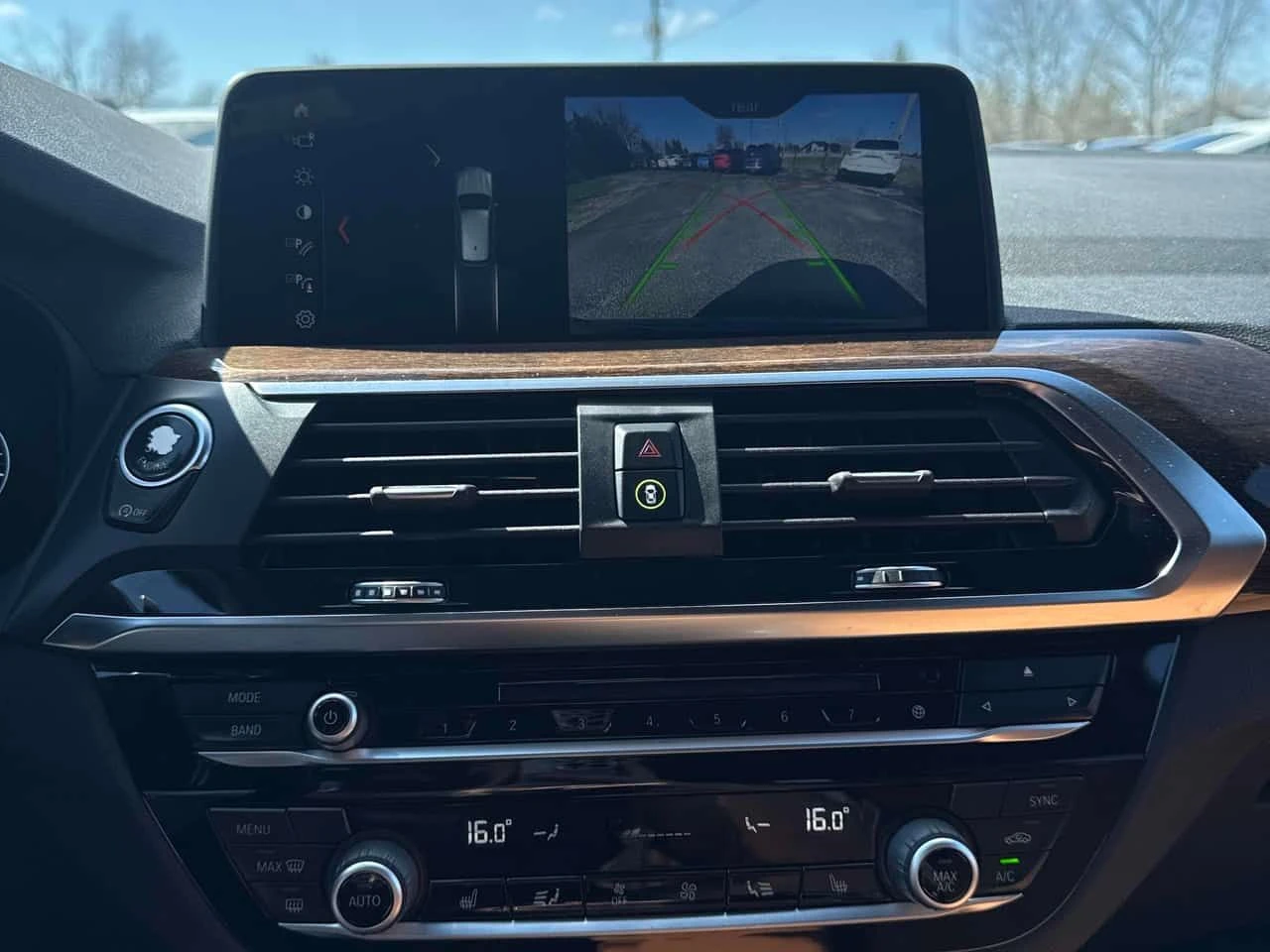 BMW X3 ПАНОРАМА| ПОДГРЕВ| КЛИП НА МОТОРА| СЕРВИЗНА КНИЖКА, снимка 11 - Автомобили и джипове - 54366684