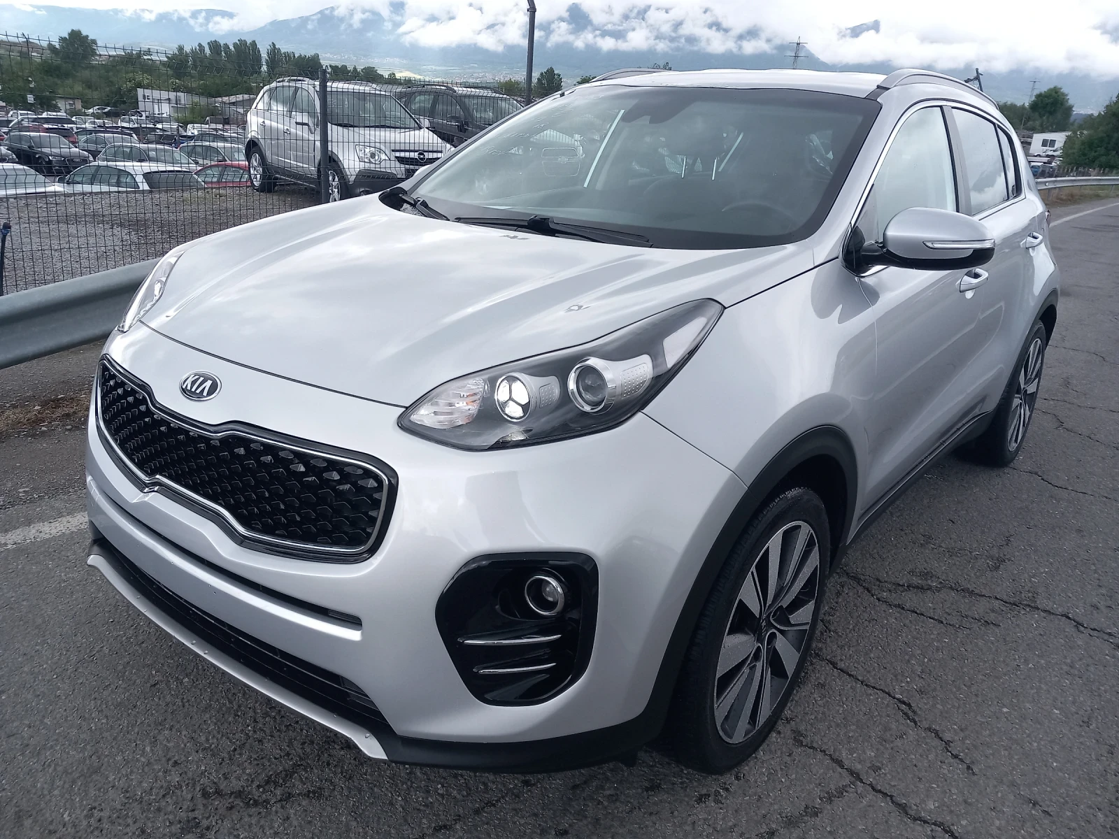 Kia Sportage 1.7 CRDI, снимка 3 - Автомобили и джипове - 54774684