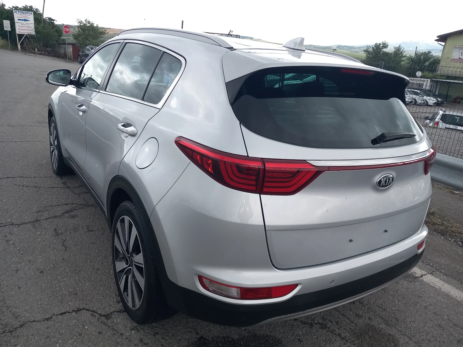 Kia Sportage 1.7 CRDI, снимка 4 - Автомобили и джипове - 54774684