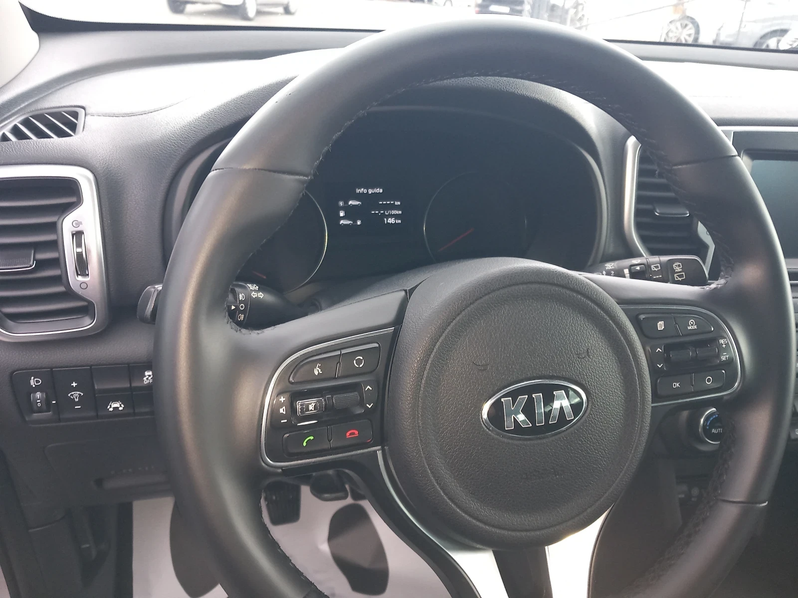 Kia Sportage 1.7 CRDI, снимка 10 - Автомобили и джипове - 54774684