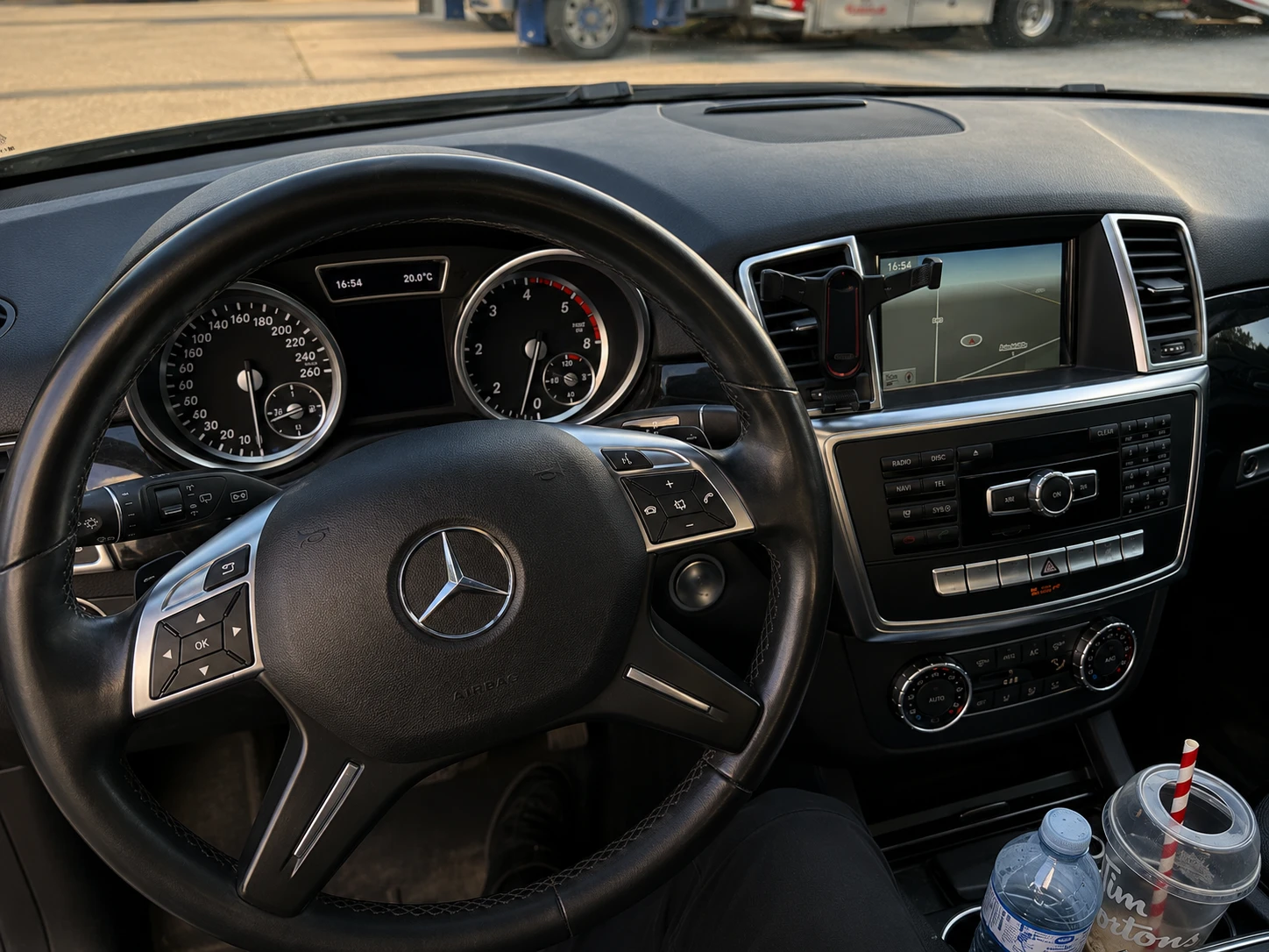 Mercedes-Benz ML 350 AMG| AirMatic| 360| Harman/Kardon| Keyless, снимка 8 - Автомобили и джипове - 55082953