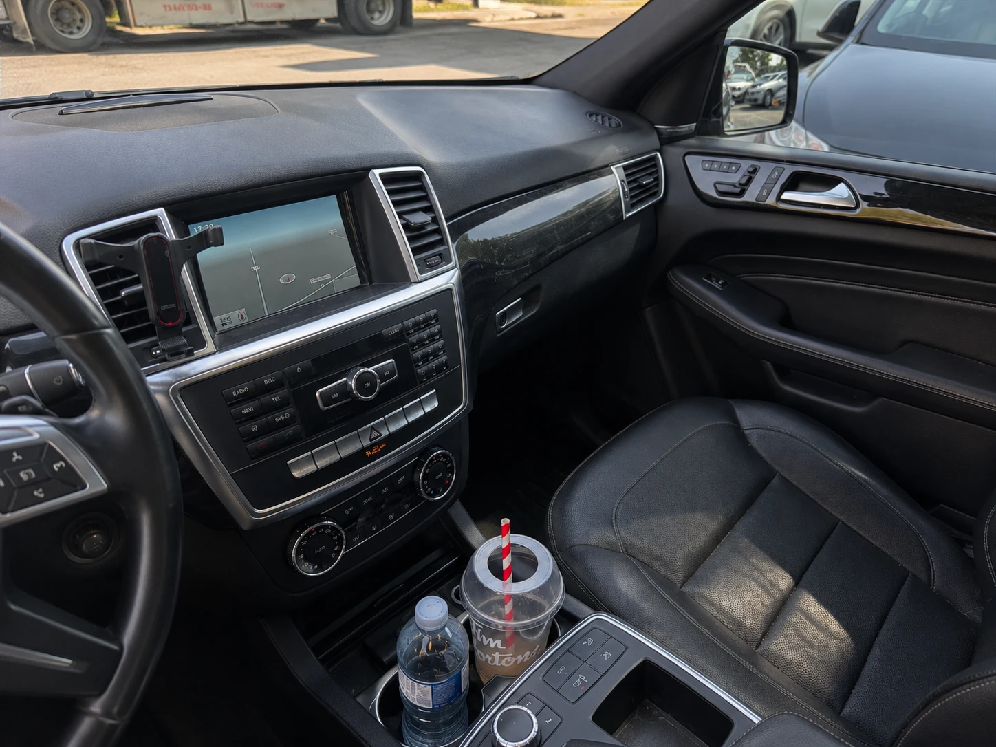 Mercedes-Benz ML 350 AMG| AirMatic| 360| Harman/Kardon| Keyless, снимка 9 - Автомобили и джипове - 55082953