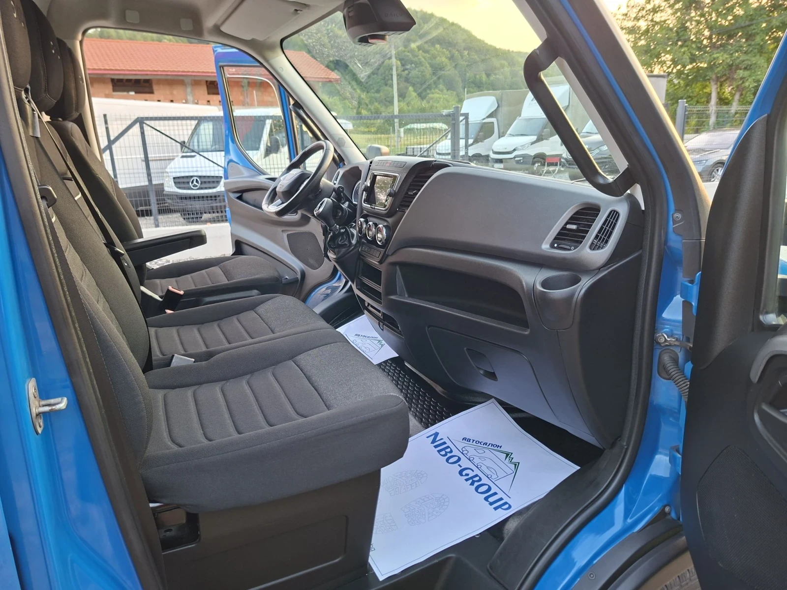 Iveco Daily 35s18* МАКСИ* XXL* HI-MATIC* NAVI* A/C, снимка 11 - Бусове и автобуси - 55772394