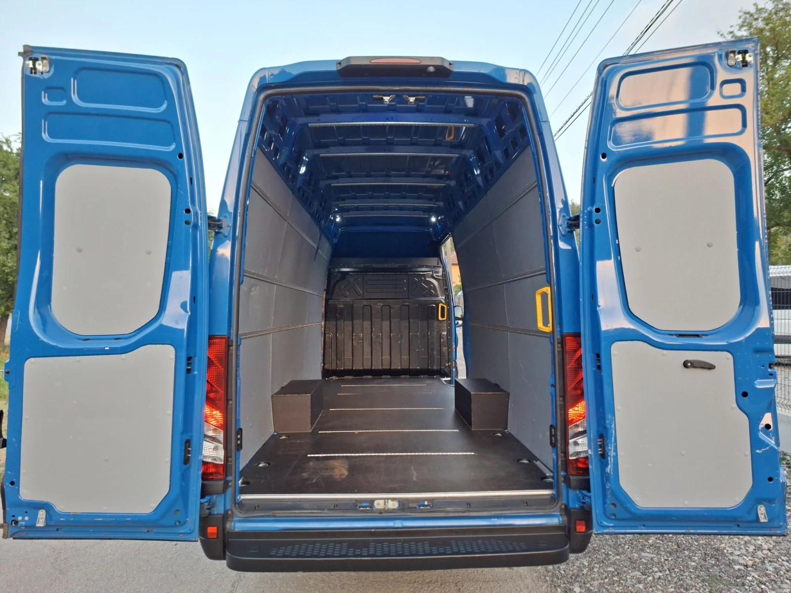 Iveco Daily 35s18* МАКСИ* XXL* HI-MATIC* NAVI* A/C, снимка 15 - Бусове и автобуси - 55772394
