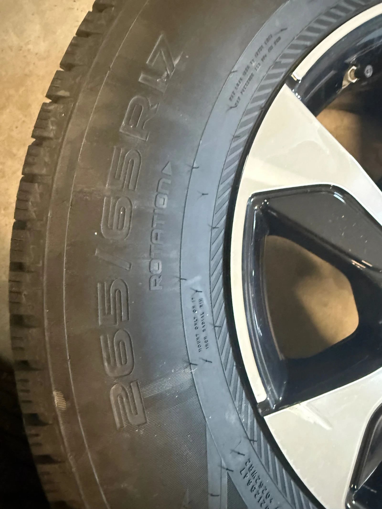 Гуми с джанти Nokian 265/65R17, снимка 2 - Гуми и джанти - 55451604