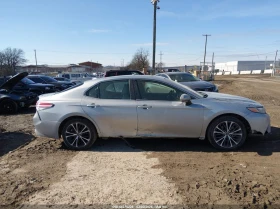 Toyota Camry * Hybrid Se* , снимка 11