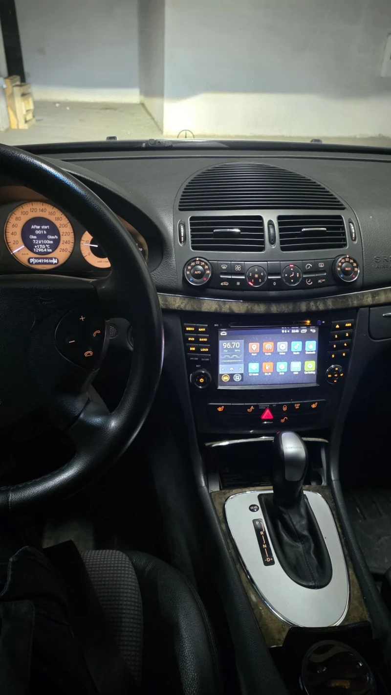 Mercedes-Benz E 220, снимка 8 - Автомобили и джипове - 52172654