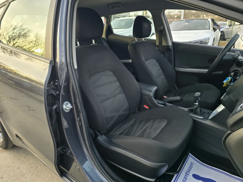 Kia Ceed 1.6d 110к.с Топ състояние , снимка 13 - Автомобили и джипове - 52846859