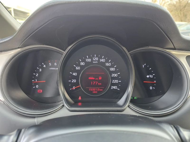 Kia Ceed 1.6d 110к.с Топ състояние , снимка 17 - Автомобили и джипове - 52846859