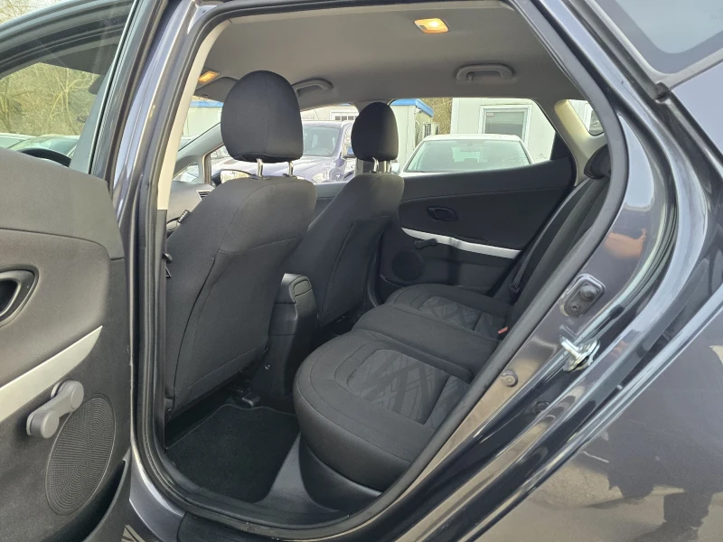 Kia Ceed 1.6d 110к.с Топ състояние , снимка 12 - Автомобили и джипове - 52846859