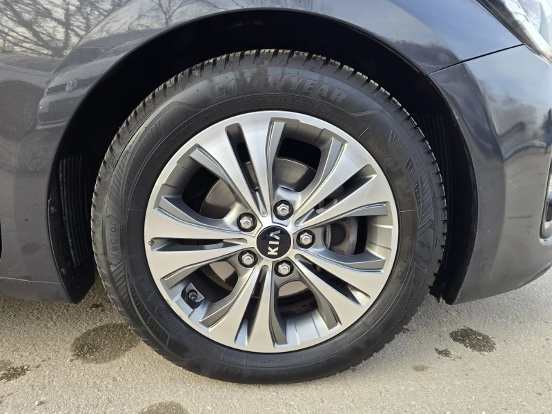 Kia Ceed 1.6d 110к.с Топ състояние , снимка 9 - Автомобили и джипове - 52846859