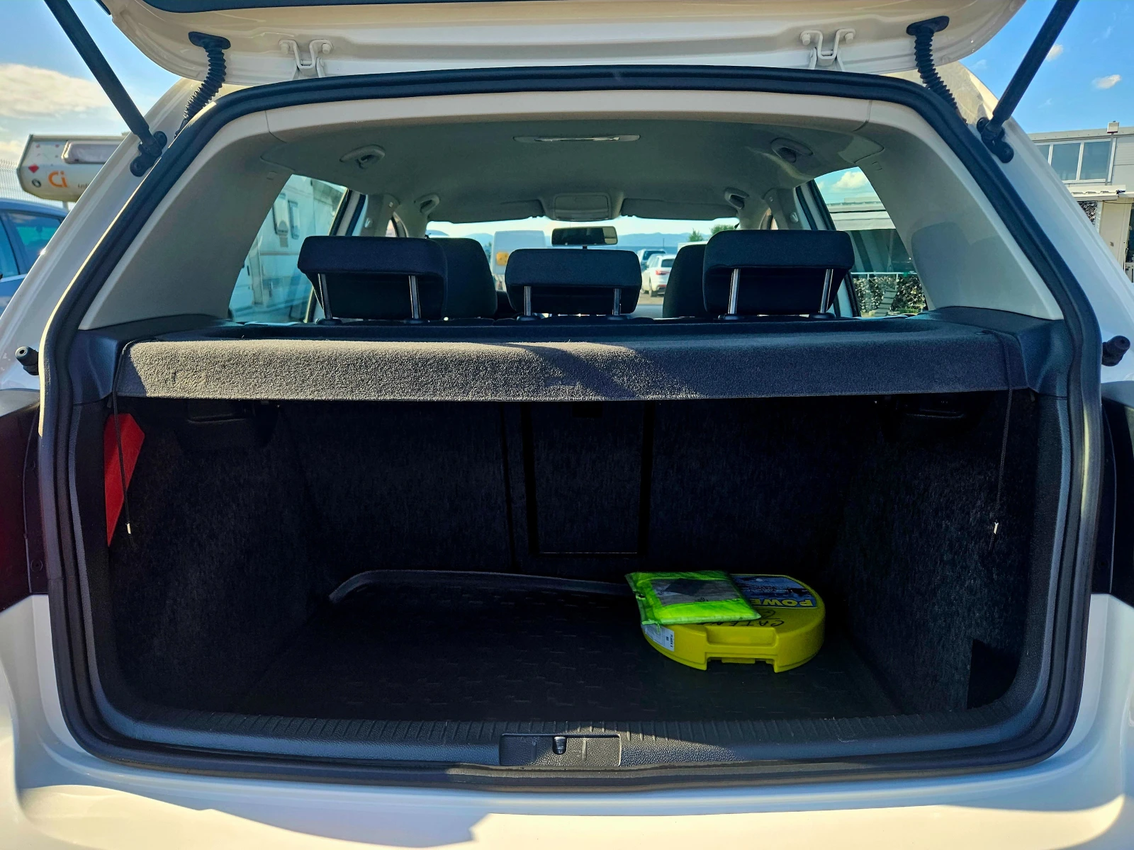 VW Golf 1, 6 TDI-NAVI - изображение 8