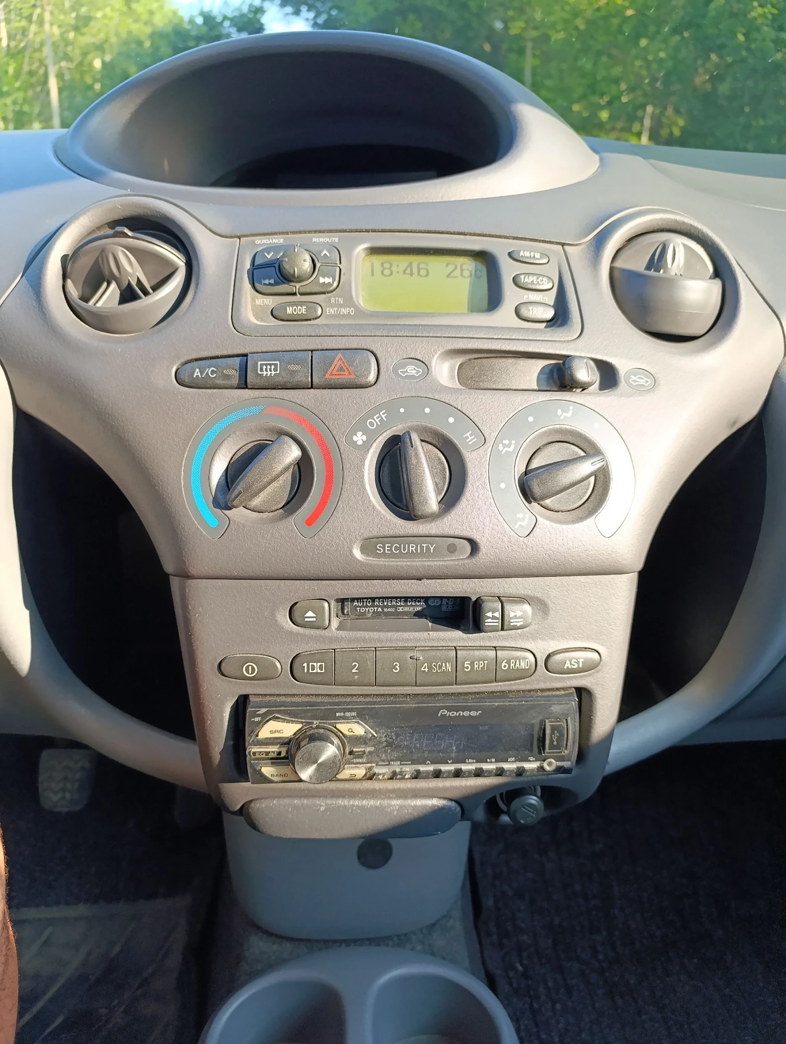 Toyota Yaris  - изображение 8
