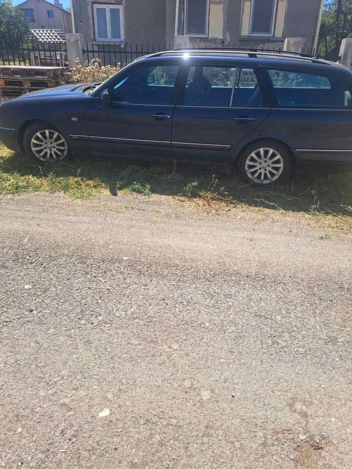 Mercedes-Benz E 230  - изображение 5
