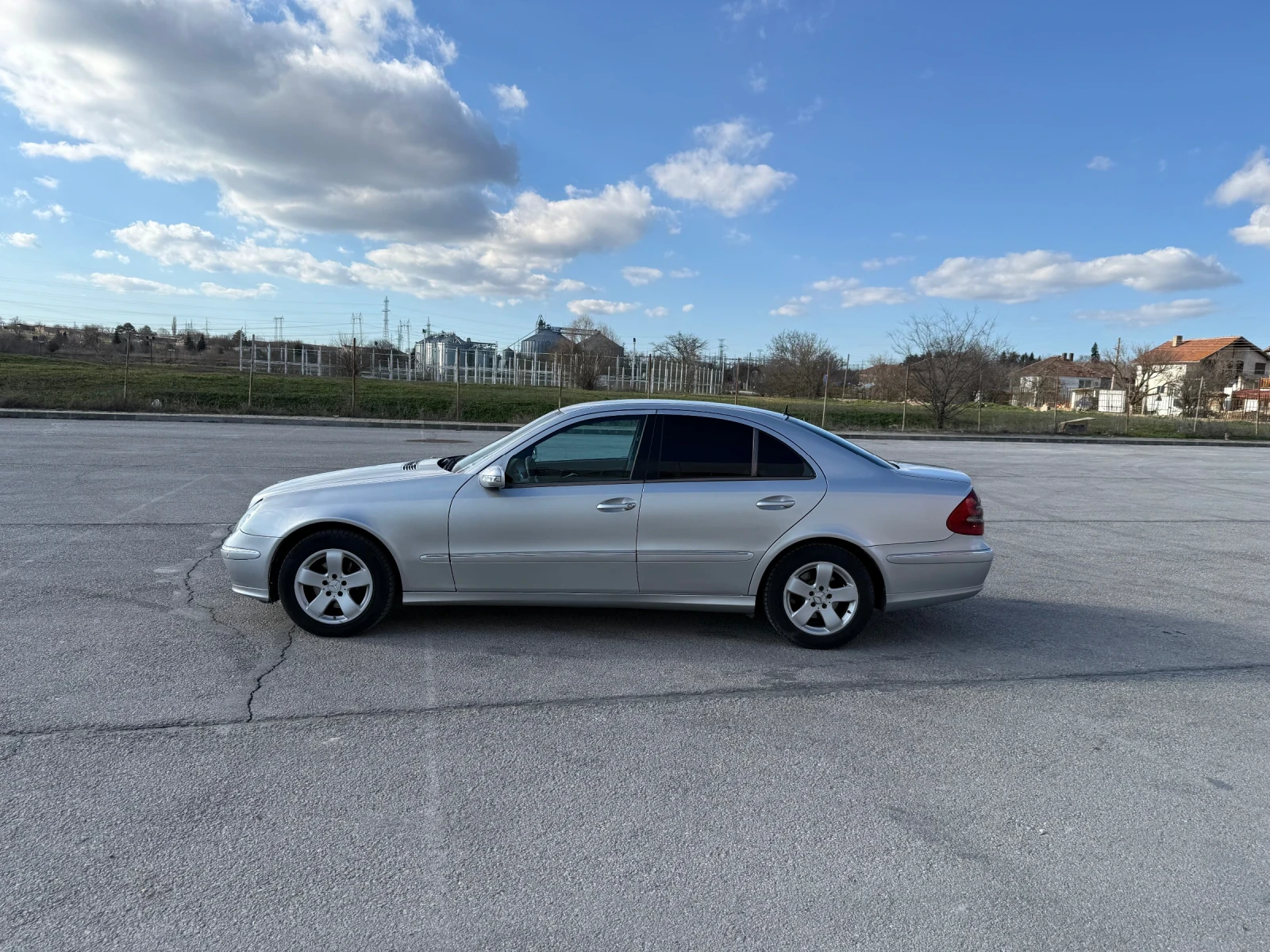 Mercedes-Benz E 270 CDi Avangarde, снимка 3 - Автомобили и джипове - 53750018