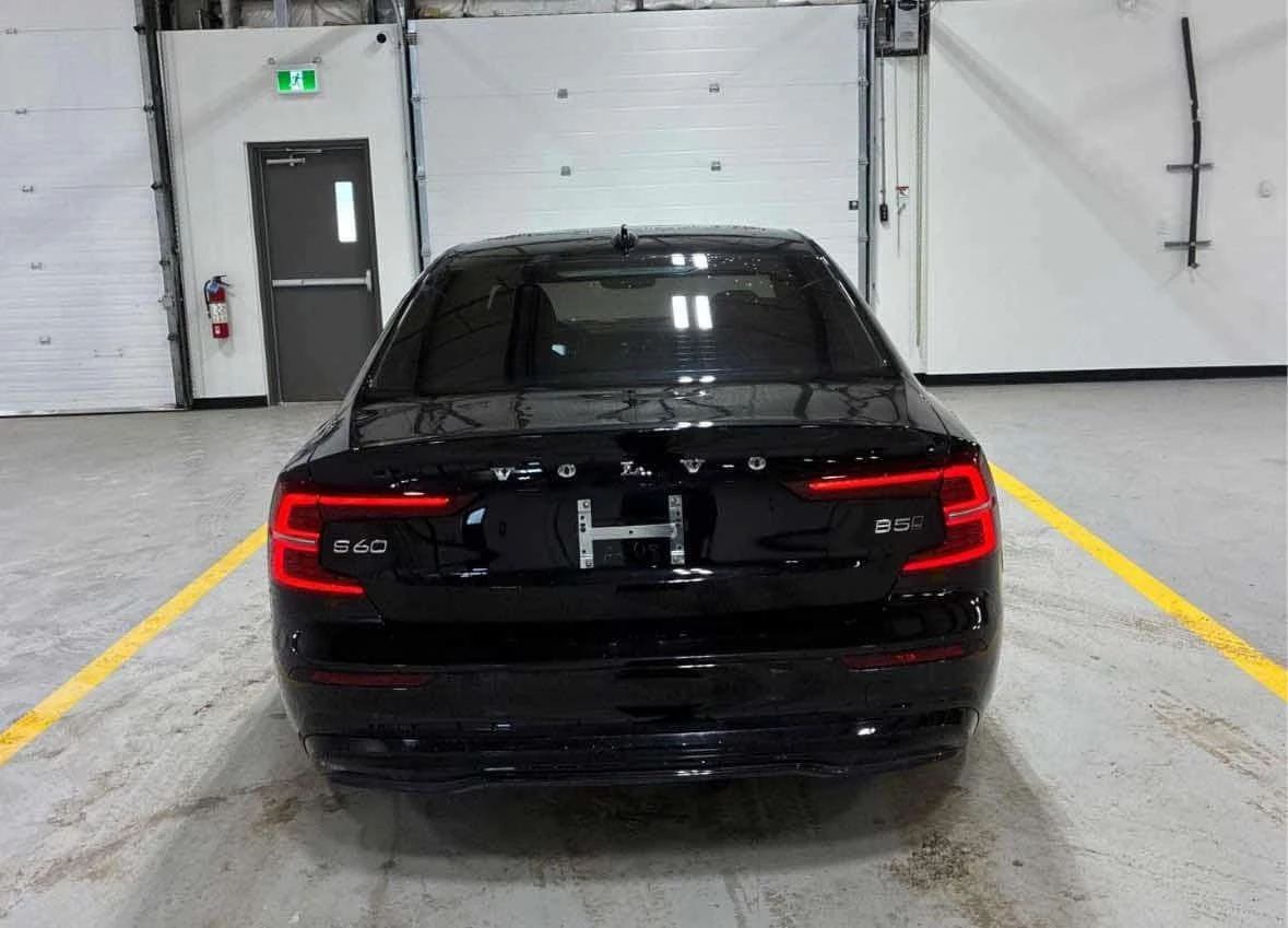 Volvo S60 * Plus Dark Theme * DISTRONIC* 360КАМЕРИ* , снимка 4 - Автомобили и джипове - 53912481