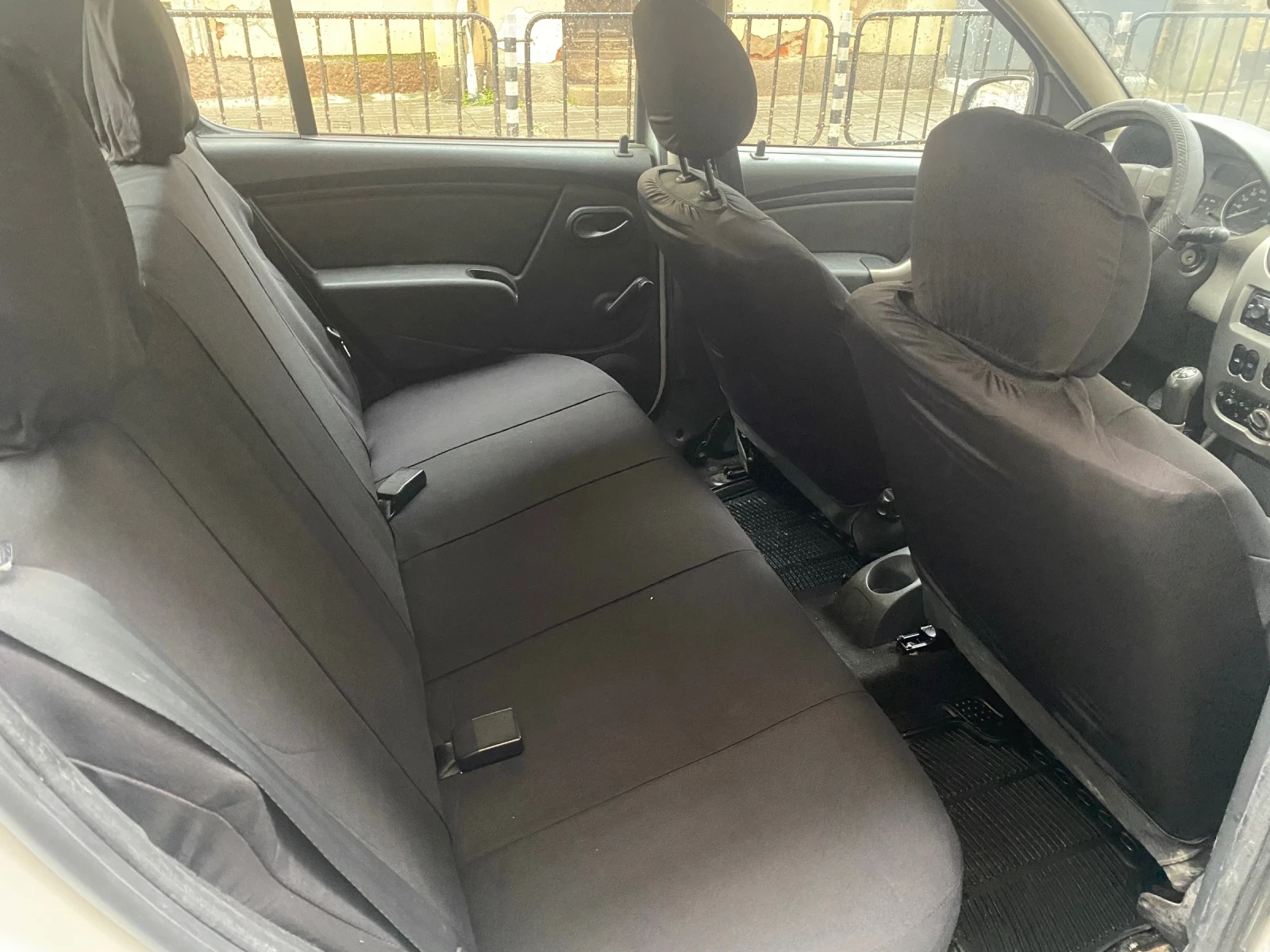 Dacia Sandero 1.5, снимка 9 - Автомобили и джипове - 54058728