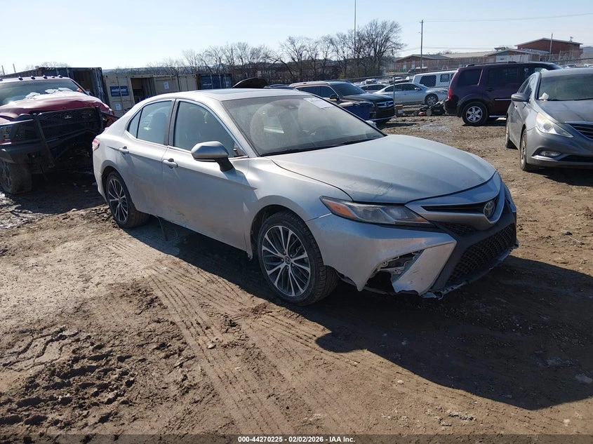 Toyota Camry * Hybrid Se* , снимка 2 - Автомобили и джипове - 54200875