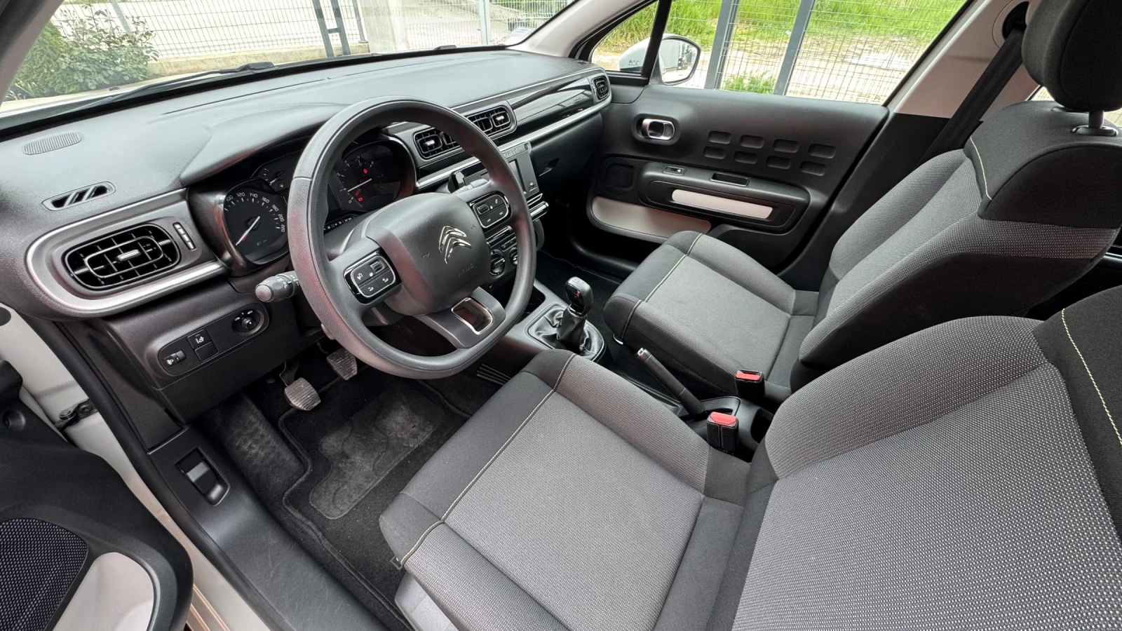 Citroen C3 1.3 Facelift 35000 km!, снимка 8 - Автомобили и джипове - 54389037