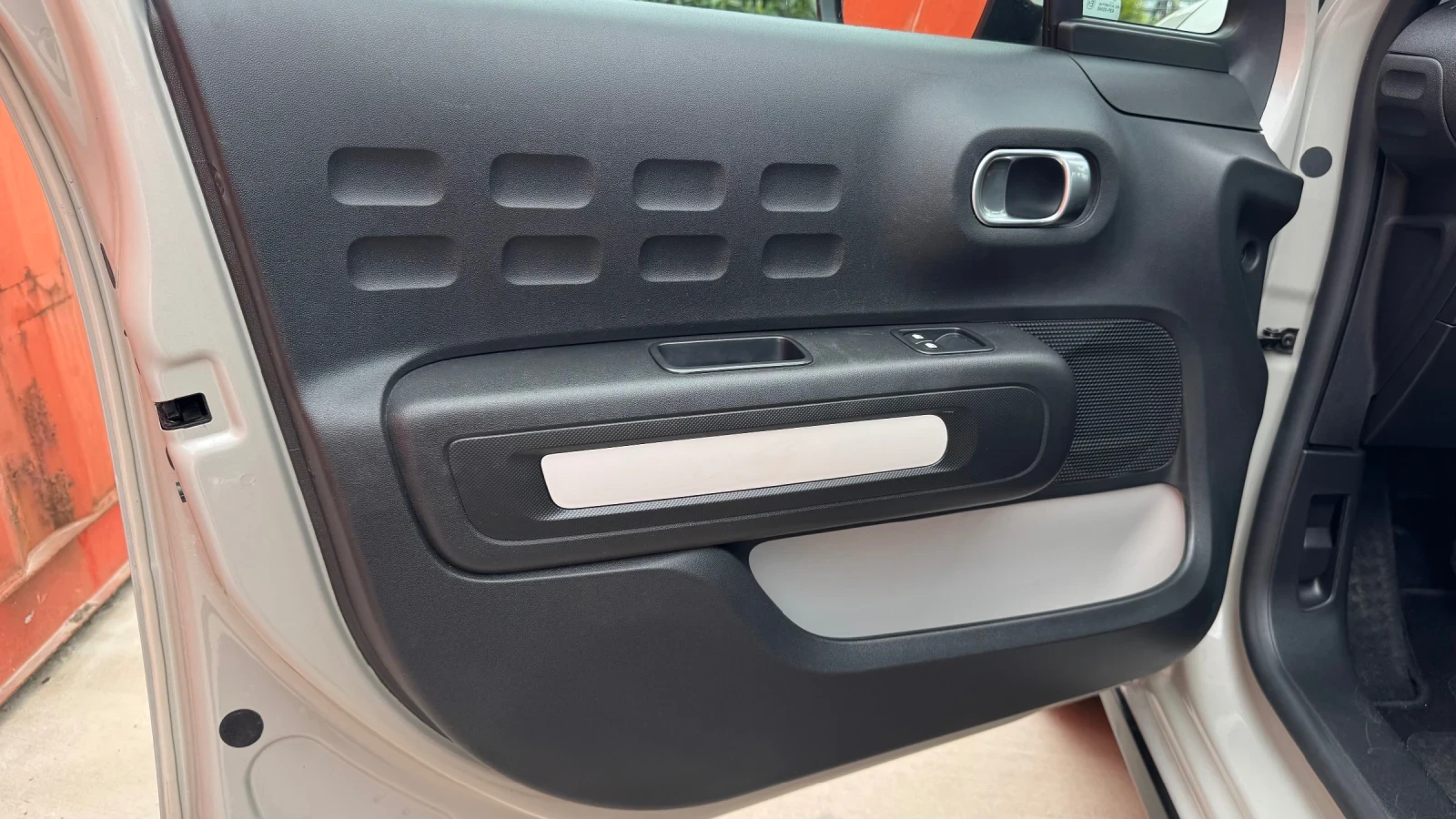 Citroen C3 1.3 Facelift 35000 km!, снимка 13 - Автомобили и джипове - 54389037