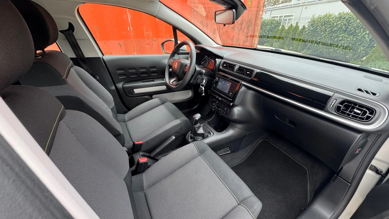 Citroen C3 1.3 Facelift 35000 km!, снимка 10 - Автомобили и джипове - 54389037