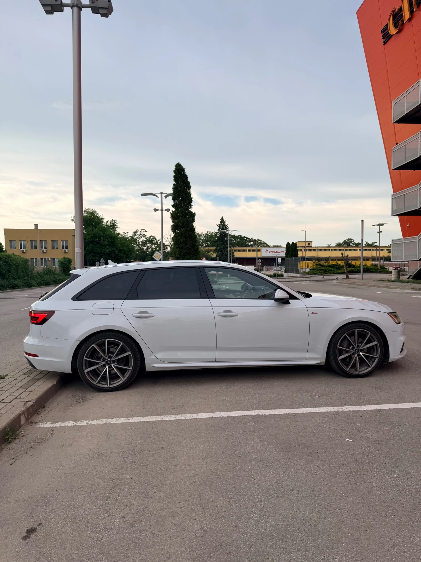 Audi A4 Quattro/Virtual Cockpit/Matrix, снимка 3 - Автомобили и джипове - 54684093
