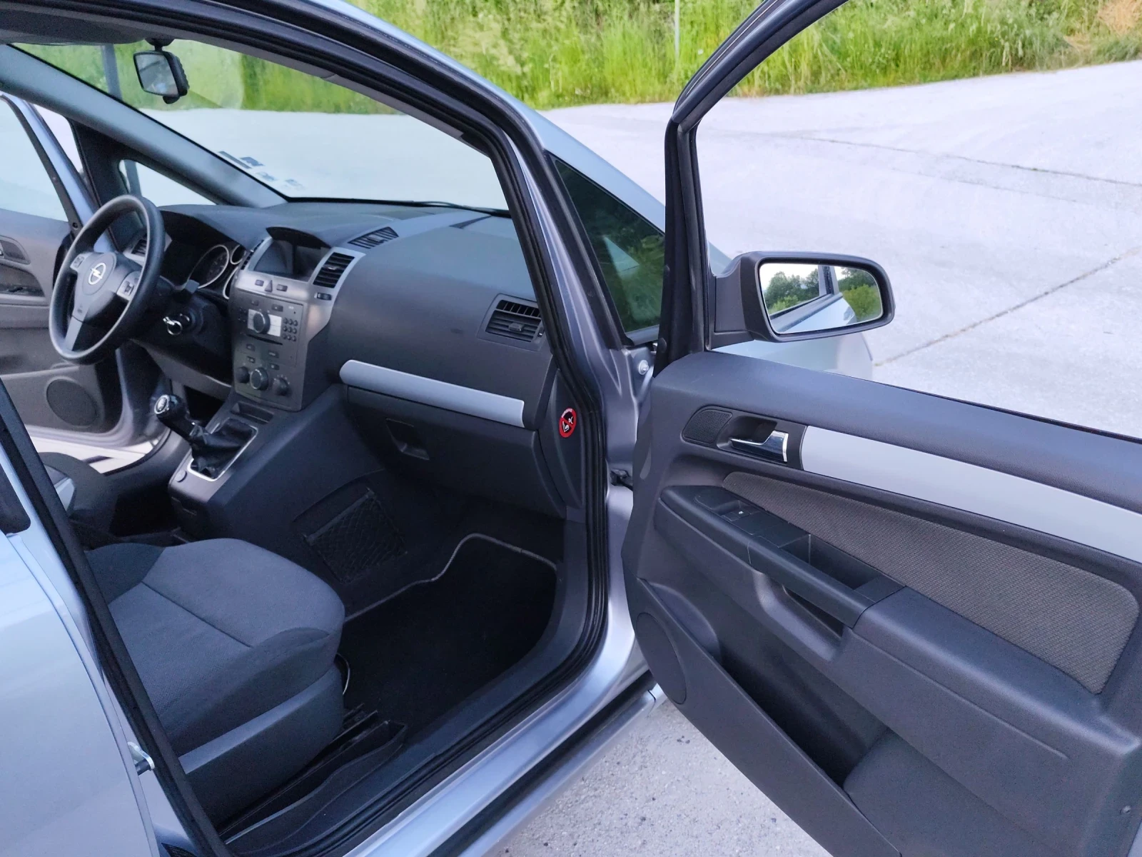 Opel Zafira 1.6i, снимка 11 - Автомобили и джипове - 54783420