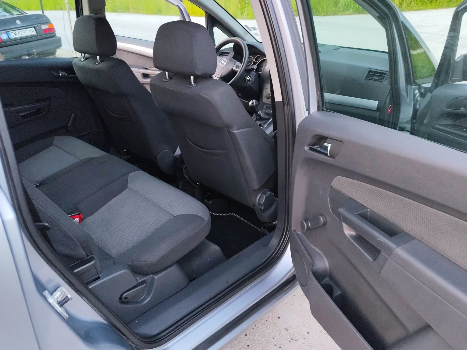 Opel Zafira 1.6i, снимка 12 - Автомобили и джипове - 54783420