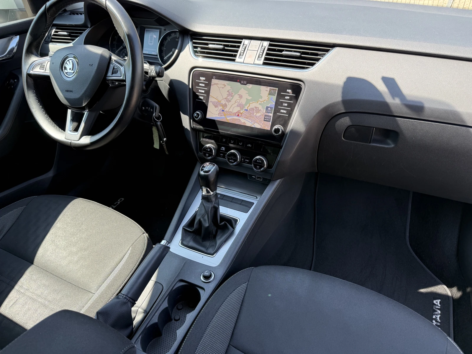 Skoda Octavia 1.6TDI Executive., снимка 10 - Автомобили и джипове - 54818167