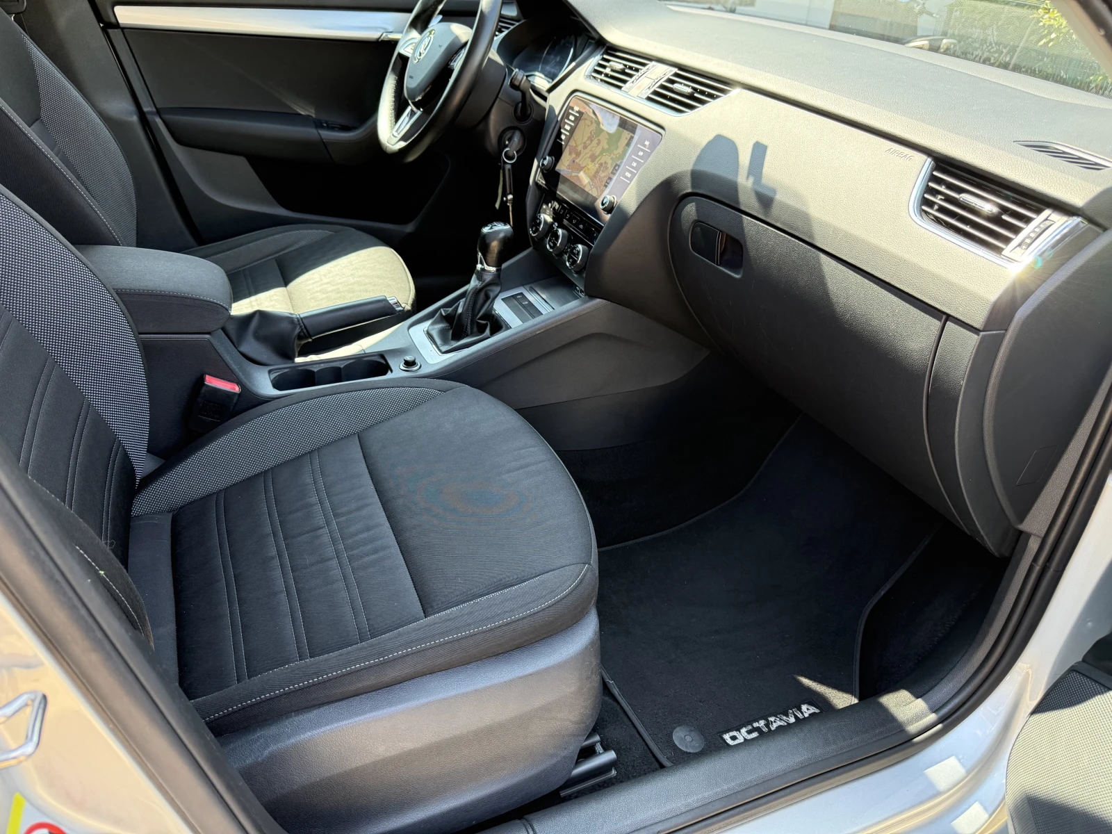Skoda Octavia 1.6TDI Executive., снимка 9 - Автомобили и джипове - 54818167