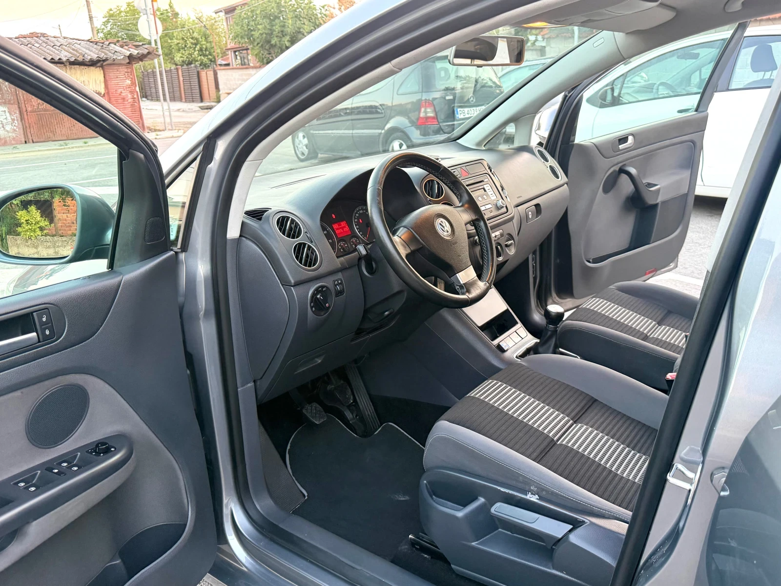 VW Golf Plus 1.6-102k.c Бензин /Газ, снимка 8 - Автомобили и джипове - 55630506