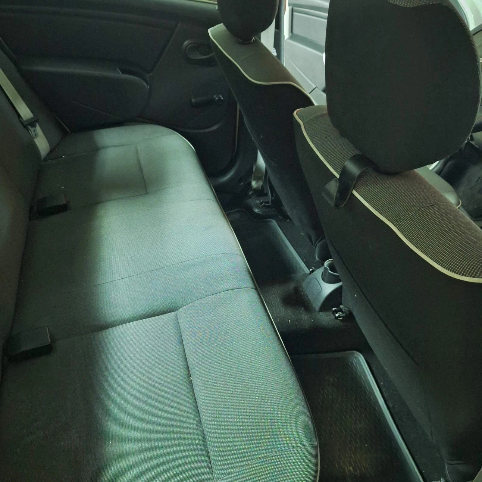Dacia Logan, снимка 6 - Автомобили и джипове - 56115400