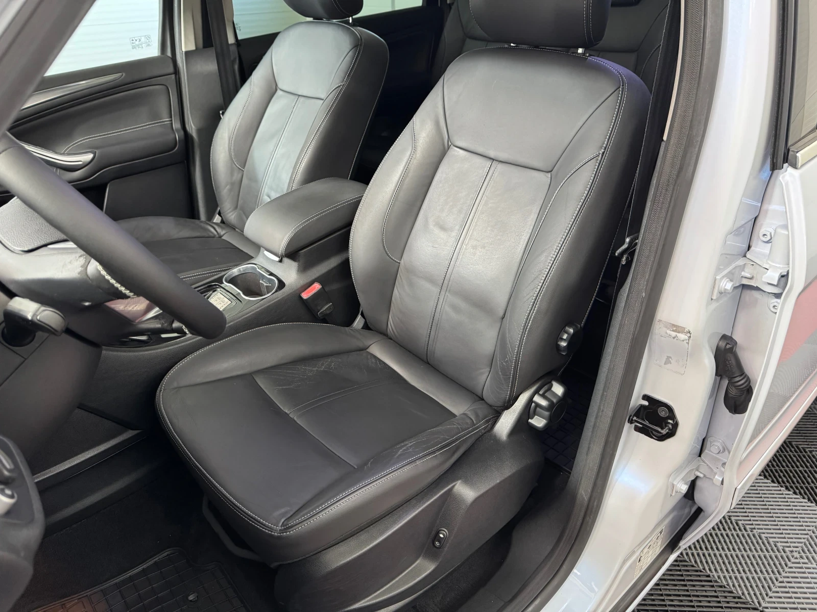Ford S-Max 2.0 i 203 к.с. | TITANIUM | 139.000 km, снимка 15 - Автомобили и джипове - 56334464