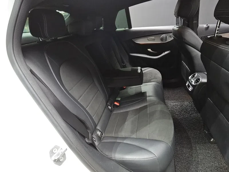 Mercedes-Benz GLC 300 4MATIC, снимка 11 - Автомобили и джипове - 55923301