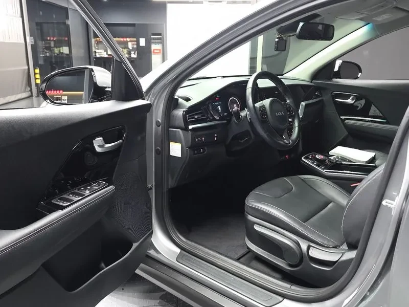 Kia Niro САМО 30% АВАНС, снимка 10 - Автомобили и джипове - 56489199